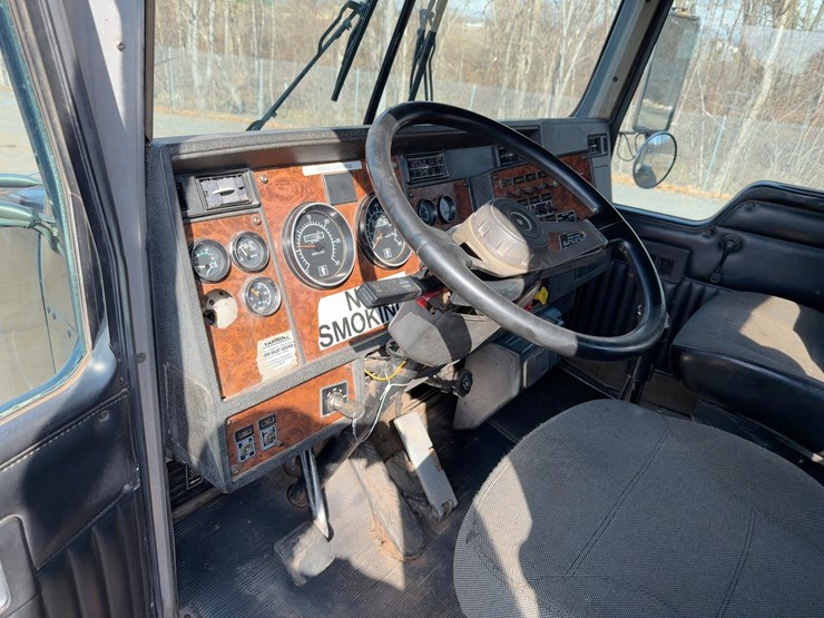 2001-kenworth-t800-image-30