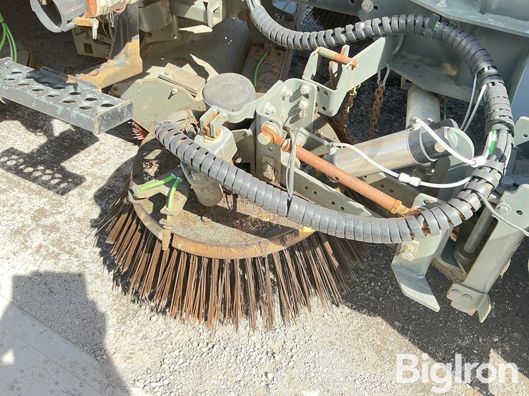 2008-gmc-t7500-image-17