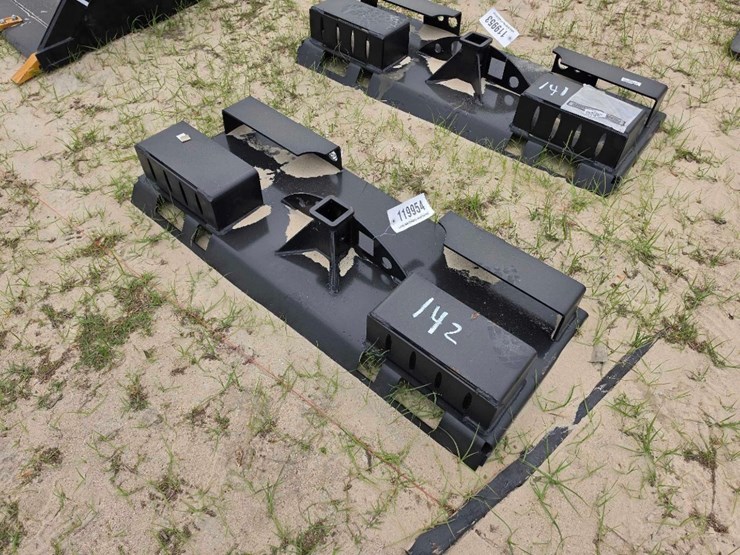 --skid-steer-receiver-hitch-image-1