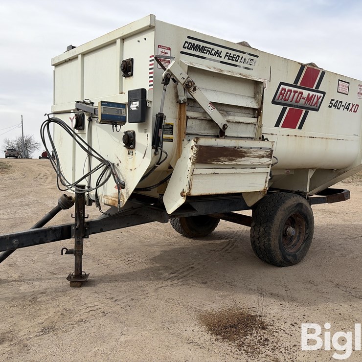 Roto-Mix 540-14XD Feed Wagon
