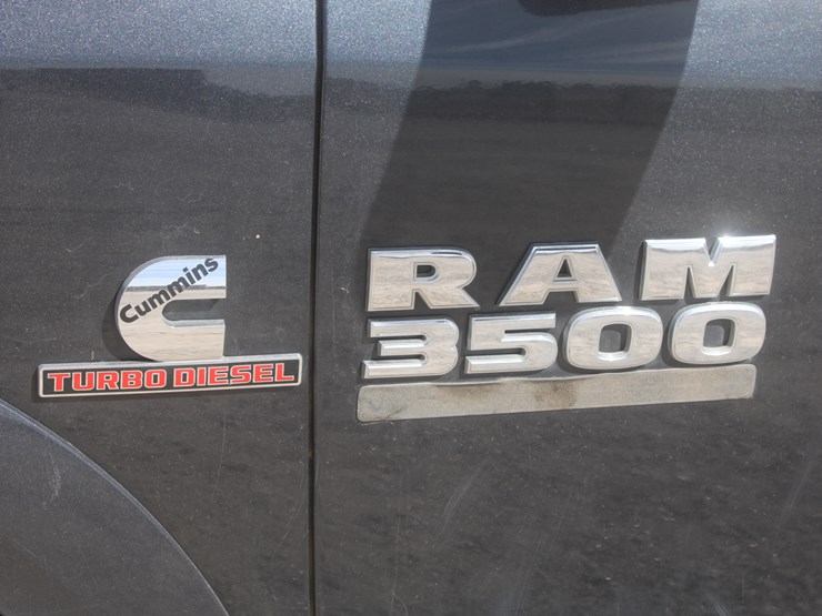 2015-dodge-3500-image-18