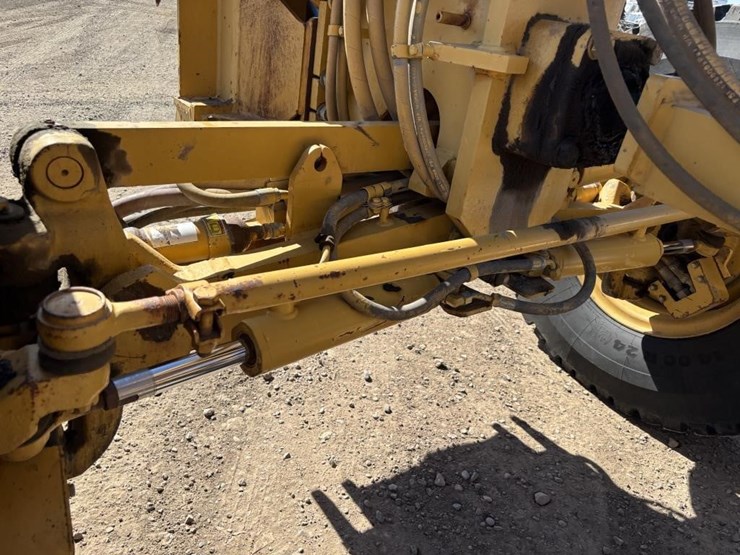 2006-caterpillar-143h-image-17