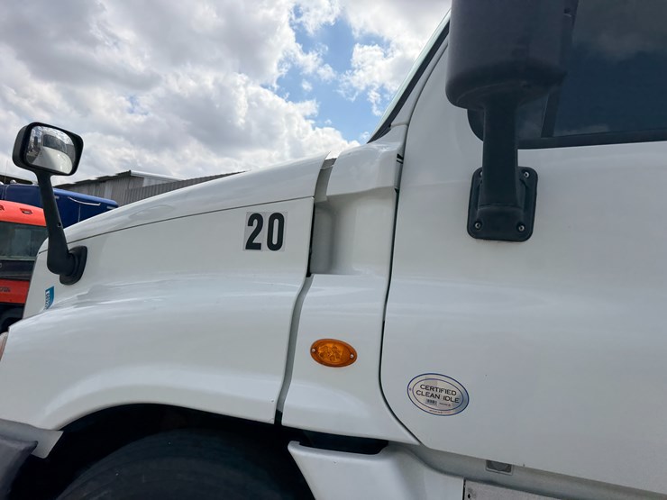 2018-freightliner-122sd-image-36