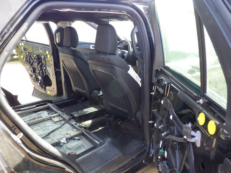 2020-ford-explorer-image-8