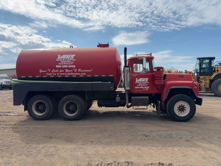 1983-mack-rd685s-image-6