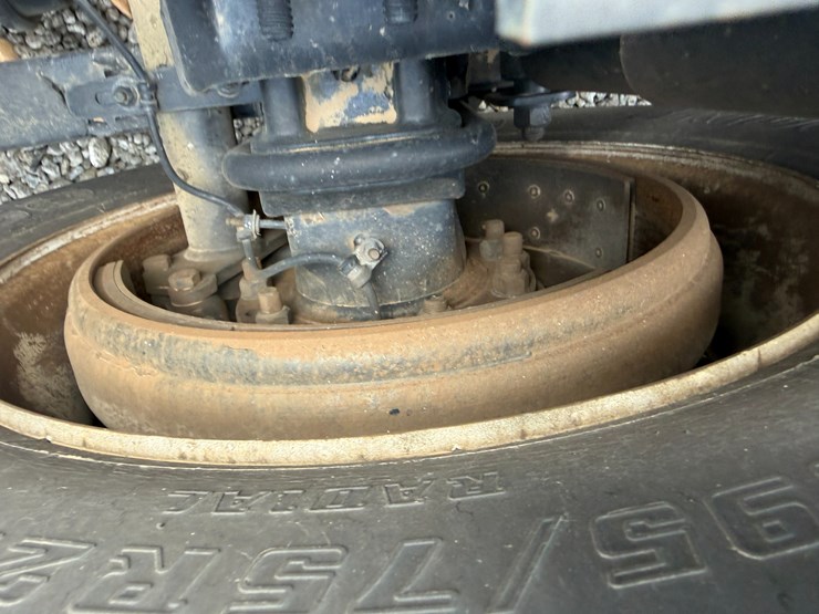 2018-freightliner-122sd-image-19