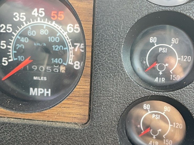 international-s1900-image-11