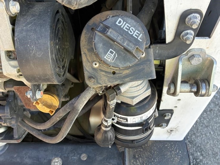 2018-bobcat-s570-image-11