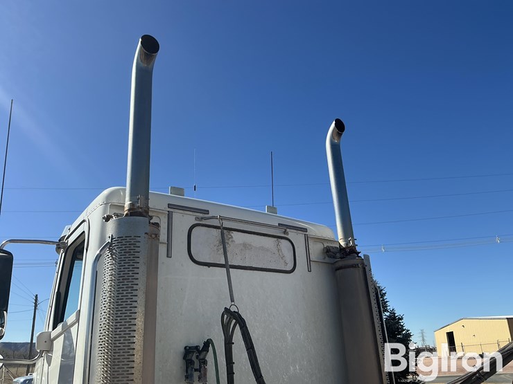 2017-freightliner-coronado-132-image-9