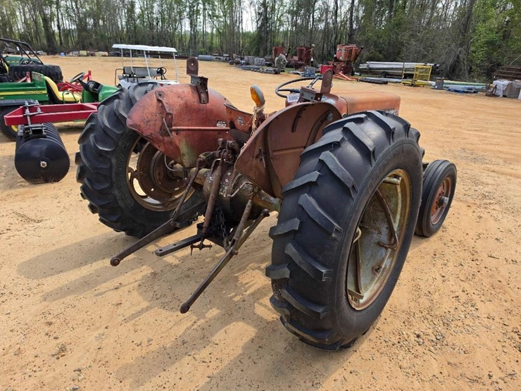 massey-ferguson-135-image-3