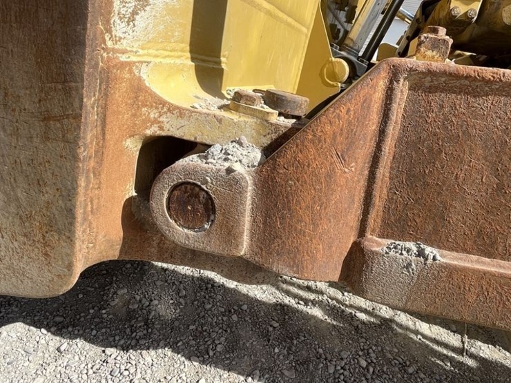 2015-caterpillar-d8t-image-19