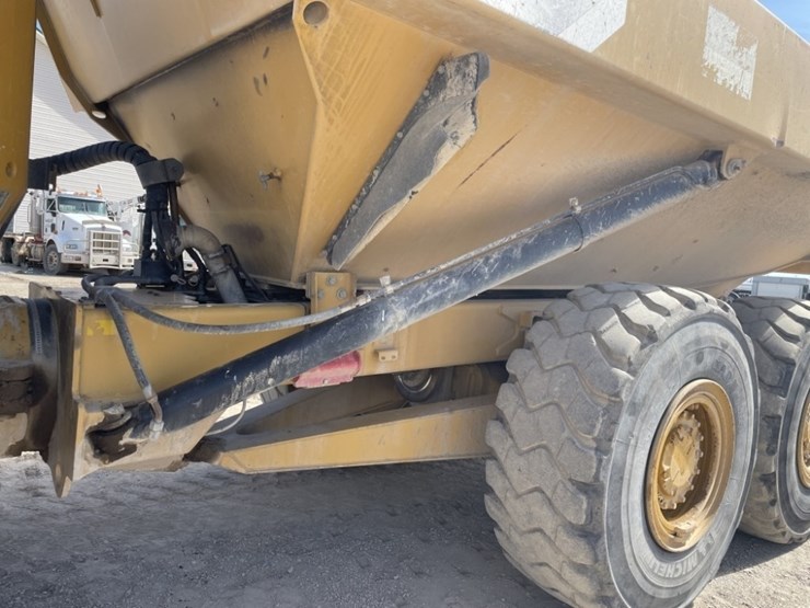 caterpillar-730-image-19