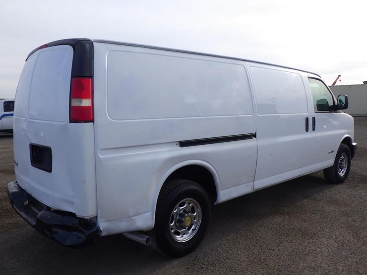 2005-chevrolet-express-2500-image-3