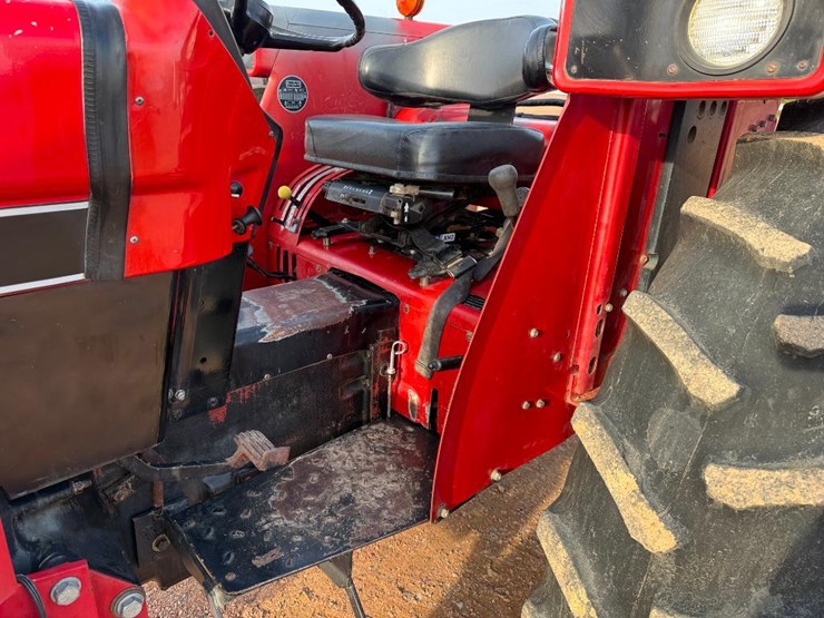 1985-case-ih-2250-image-38