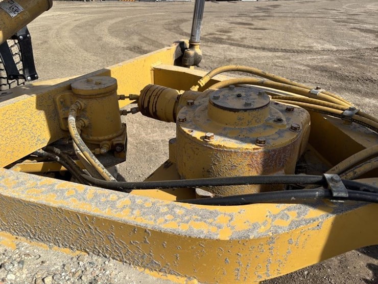 2006-caterpillar-143h-image-27