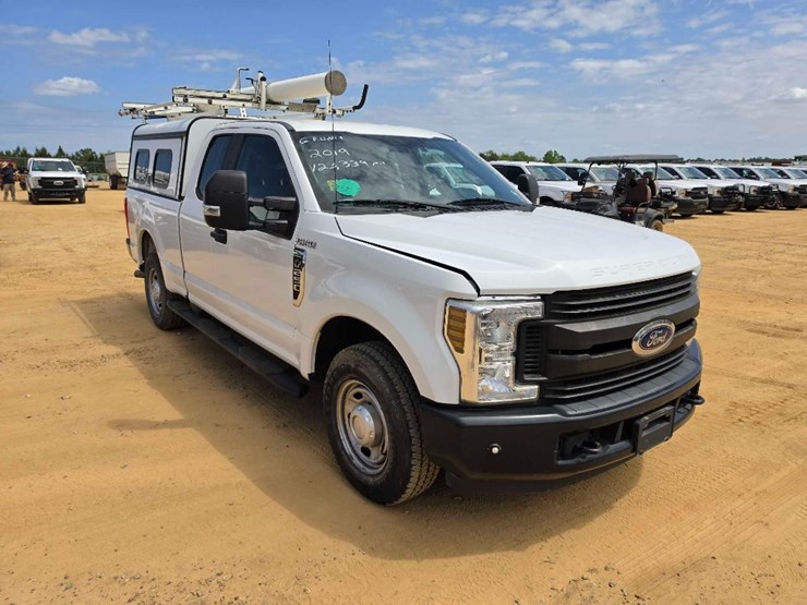 2019-ford-f250-xl-image-3