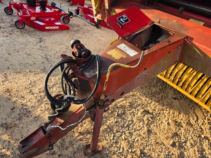 new-holland-855-image-8