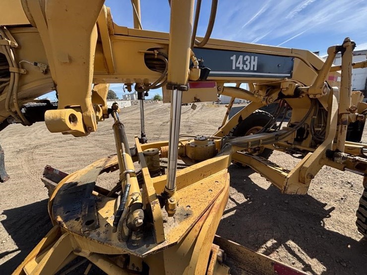 2006-caterpillar-143h-image-24