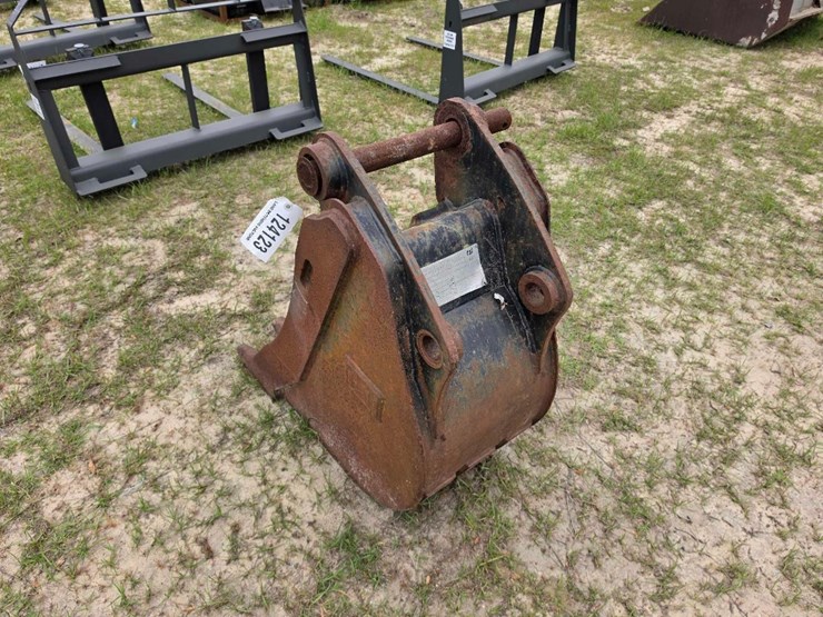 --18"-dirt-bucket-image-2