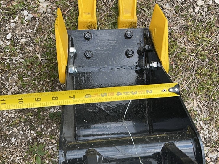 mini-excavator-bucket-7.5”-image-2