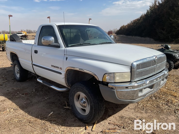 2001-dodge-ram-1500-laramie-slt-image-3