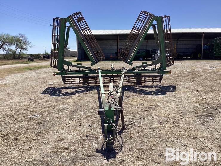 john-deere-200-image-2