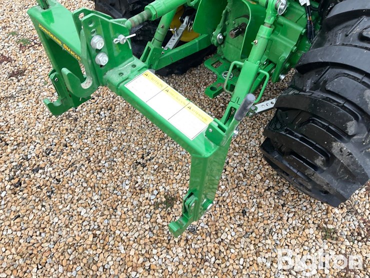 2020-john-deere-3033r-image-16