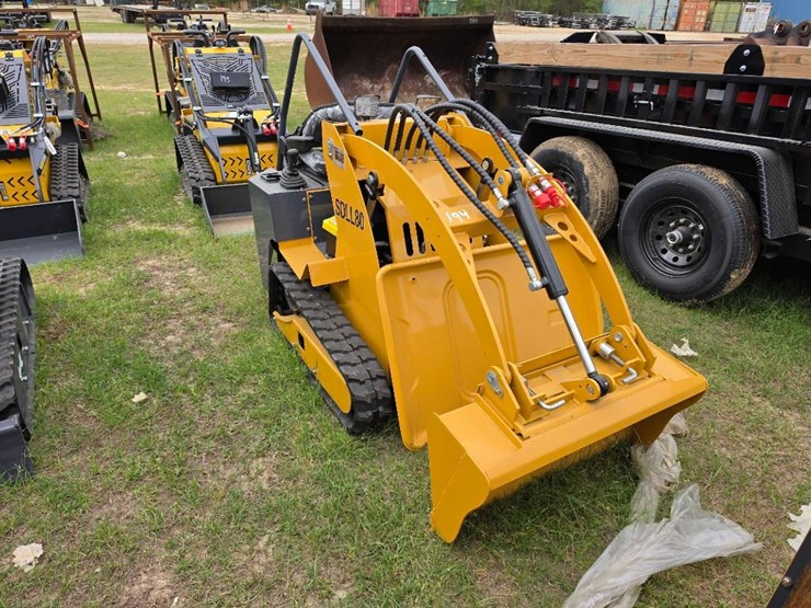 --absolute---new---ride-on-mini-skid-image-4