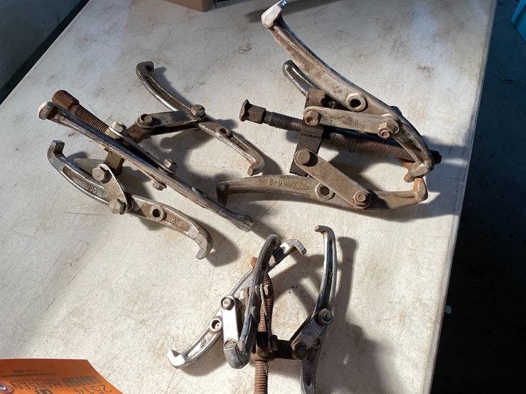 #2514-•-various-gear-pullers-image-1