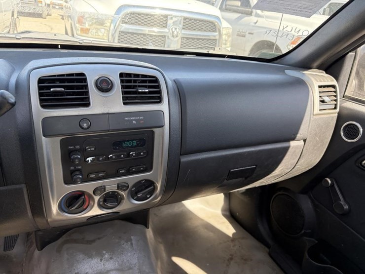 2011-chevrolet-colorado-image-14