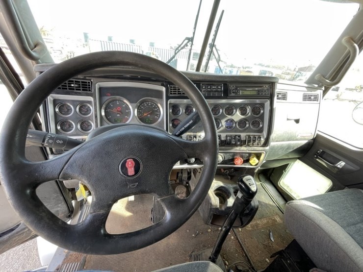 2007-kenworth-t800b-image-32