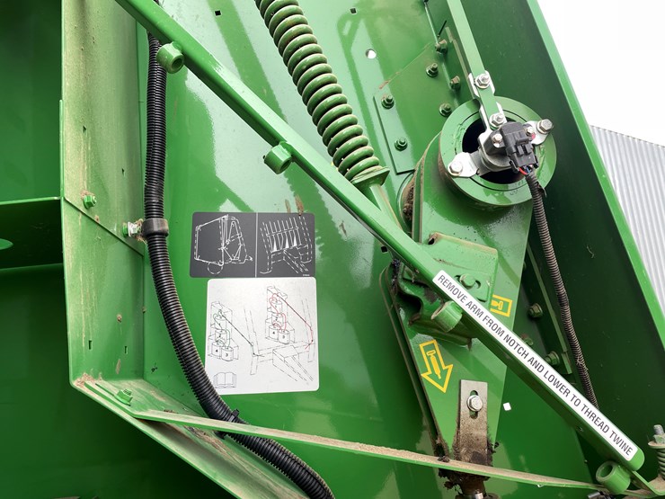 john-deere-560m-image-30