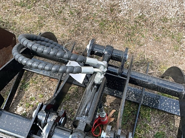 mini-skid-steer-grapple-image-6