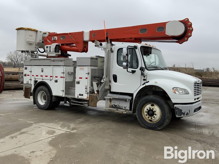 2016-freightliner-m2-106-image-11