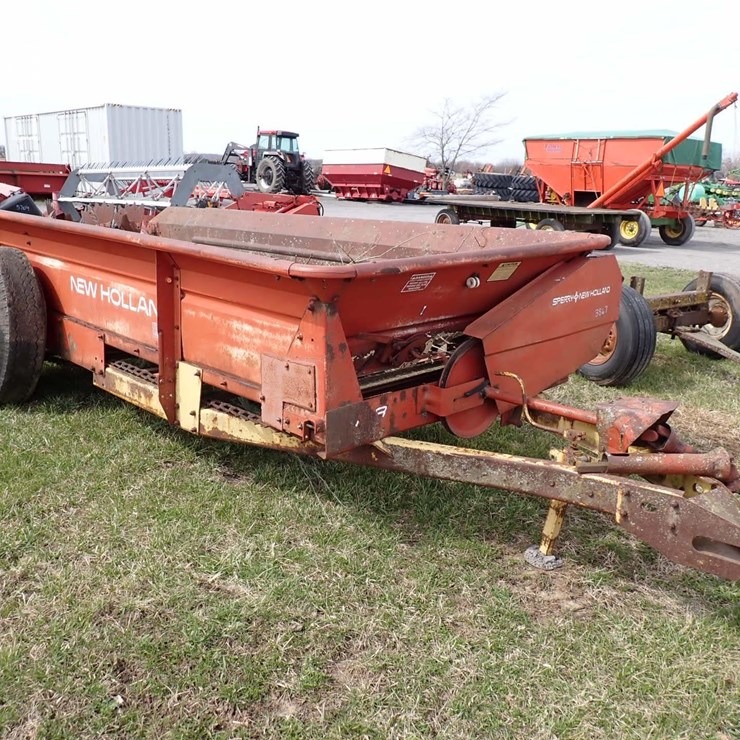 NEW HOLLAND MANURE SPREADER
