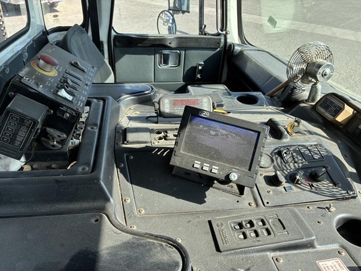 2010-autocar-xpeditor-image-11