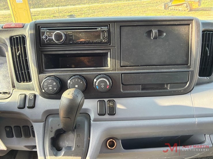 2017-mitsubishi-fuso-fe160-image-11