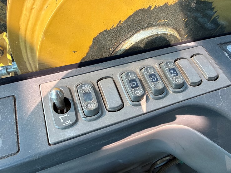 2011-caterpillar-336e-image-101