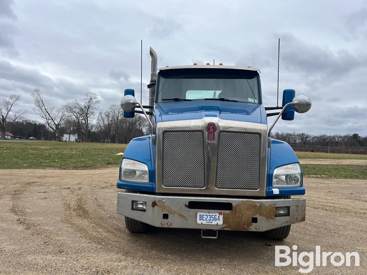 2017-kenworth-t880-image-2