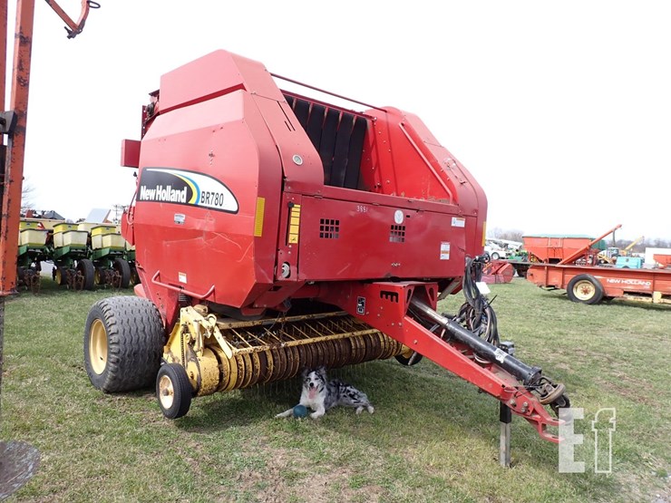 2007-new-holland-br780a-image-1