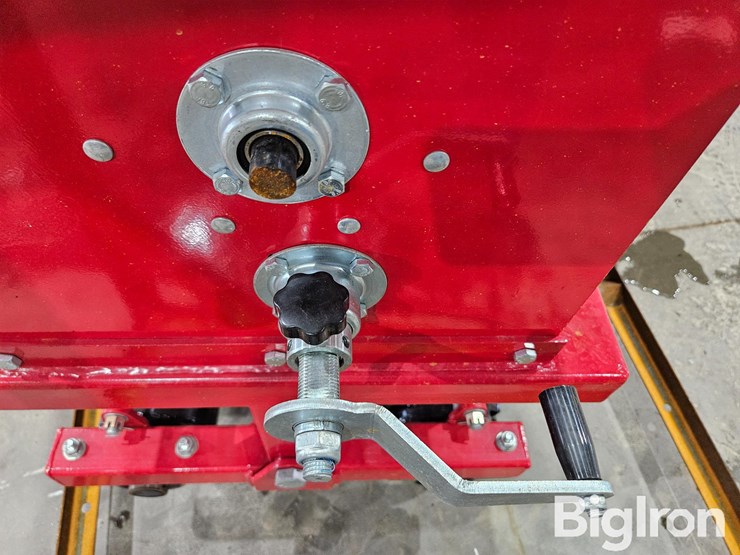 2025-massey-ferguson-730-image-13