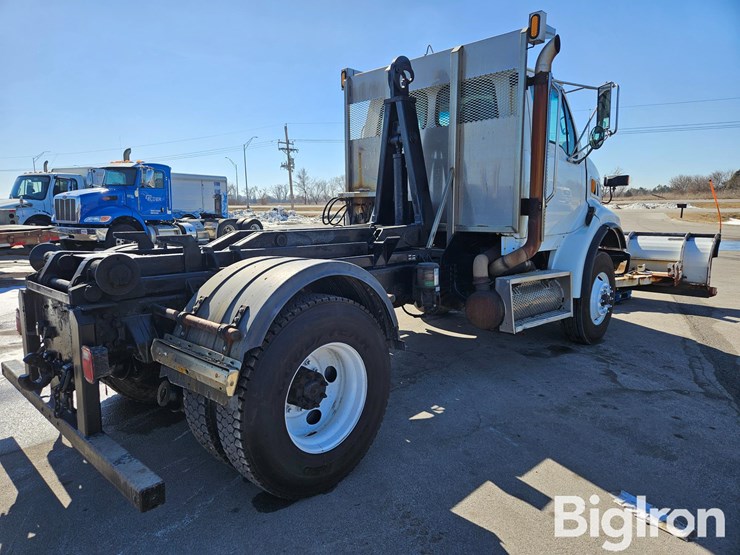 2009-sterling-l9500-image-5