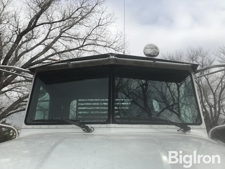 2010-peterbilt-337-image-14