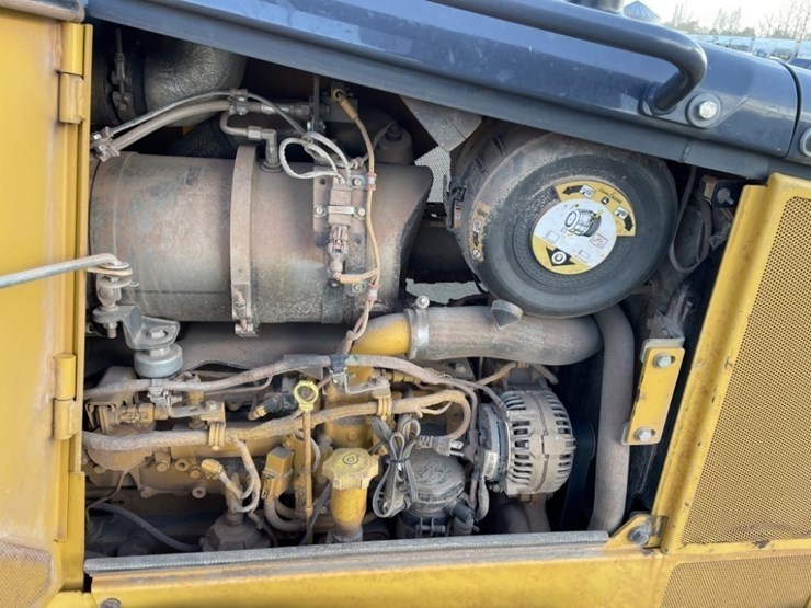 2013-deere-700k-lgp-image-26