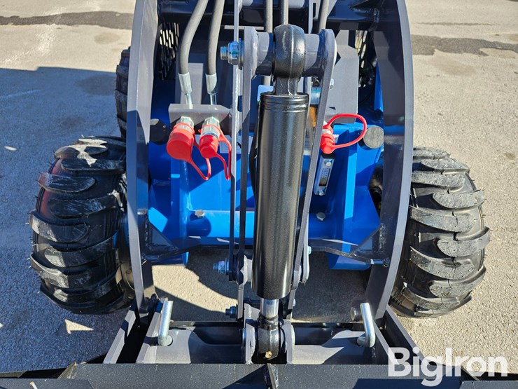 2025-massey-ferguson-730-image-13