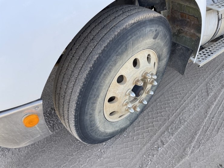 2006-kenworth-t300-image-9