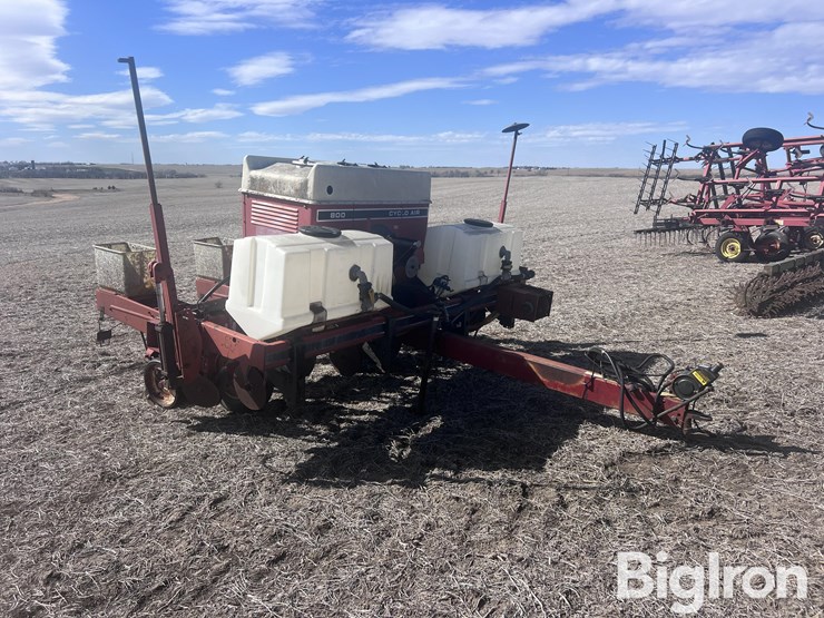 international-800-image-3