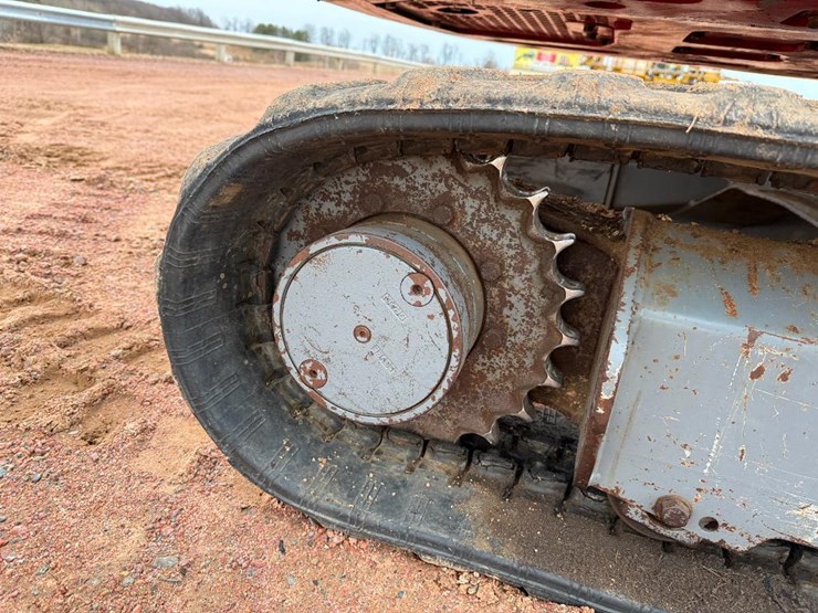 takeuchi-tb235-2-image-15