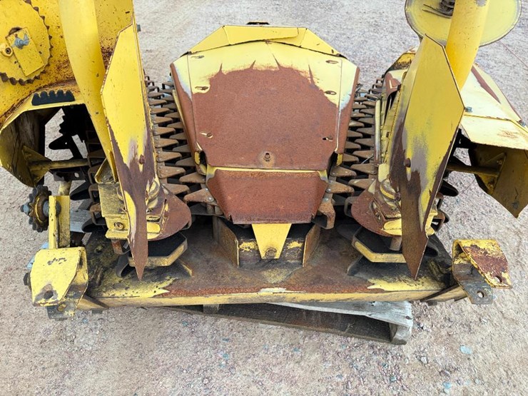 new-holland-824-image-8