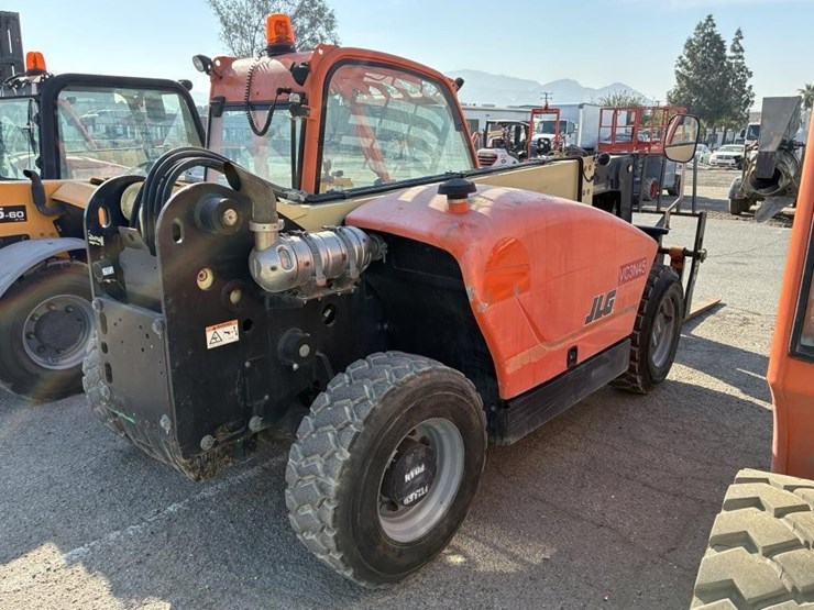 2015-jlg-g5-18a-image-3